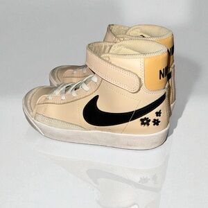 Nike Blazer Mid ’77 Girls 1Y – Sanddrift Twine Neutral Sneakers